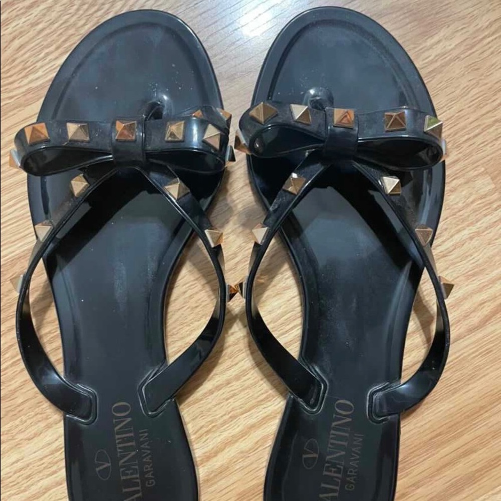 ✨Valentino Rockstud Rubber Thong✨